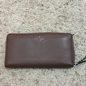 Kate Spade zipped wallet